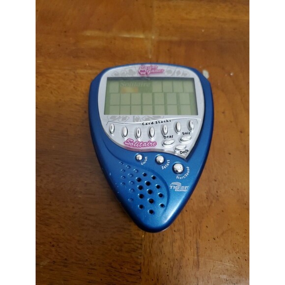 Tiger Games Electronic Handheld Solitaire Casino Game 59200 Tested, Works - Picture 1 of 3